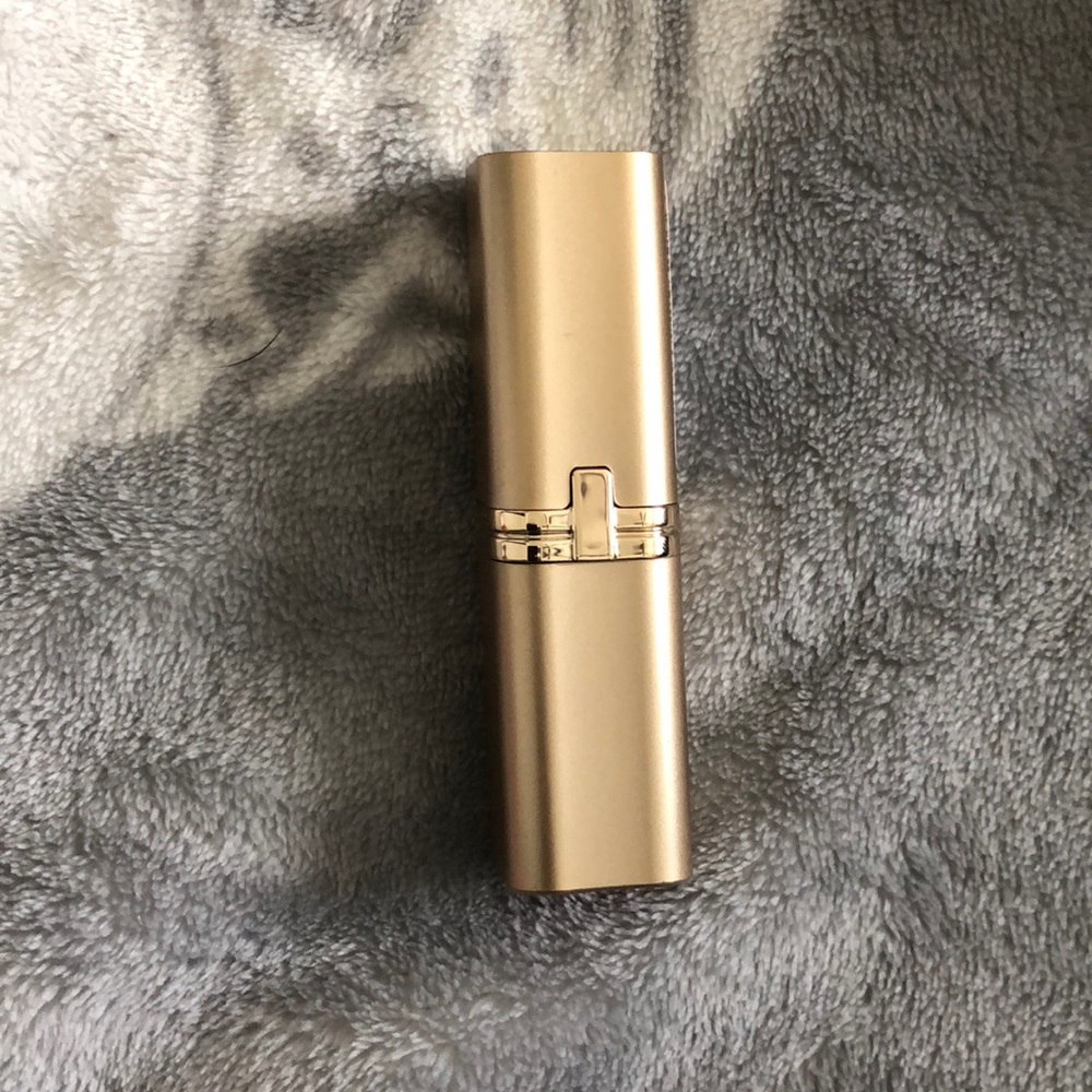 L’Oréal lipstick in ballerina shoes